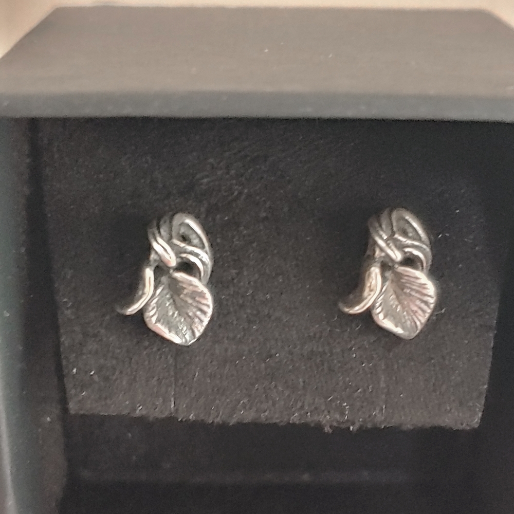 EUC Handcrafted 925 Sterling Silver Lily Flower Stud Earrings Artisan